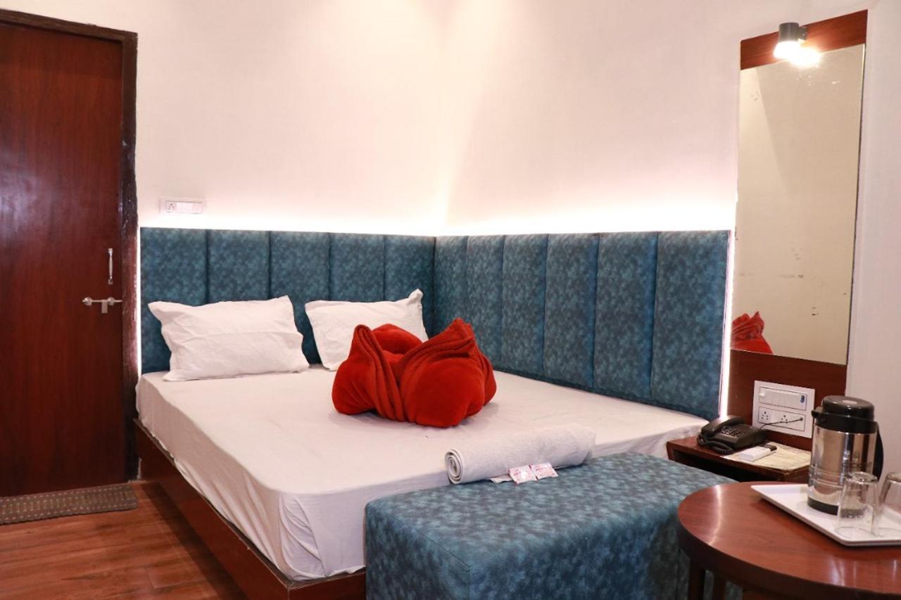 ניו דלהי Amrit Hotel מראה חיצוני תמונה