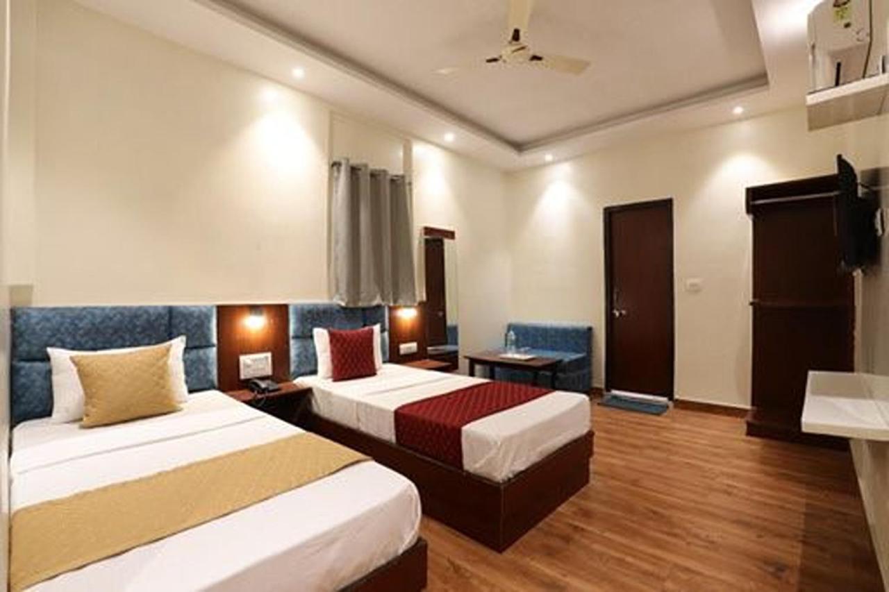 ניו דלהי Amrit Hotel מראה חיצוני תמונה