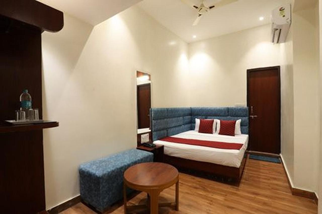 ניו דלהי Amrit Hotel מראה חיצוני תמונה