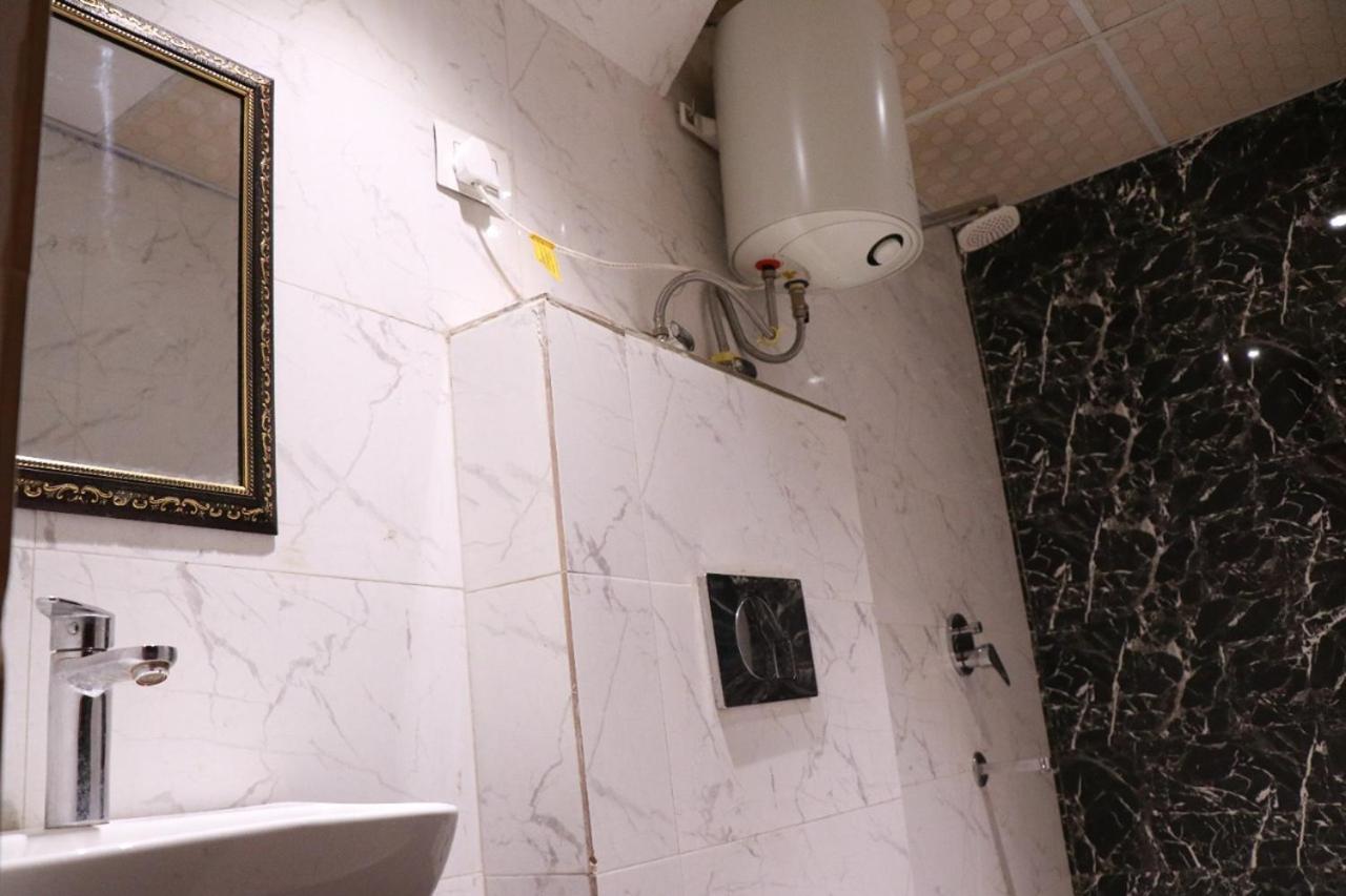 ניו דלהי Amrit Hotel מראה חיצוני תמונה
