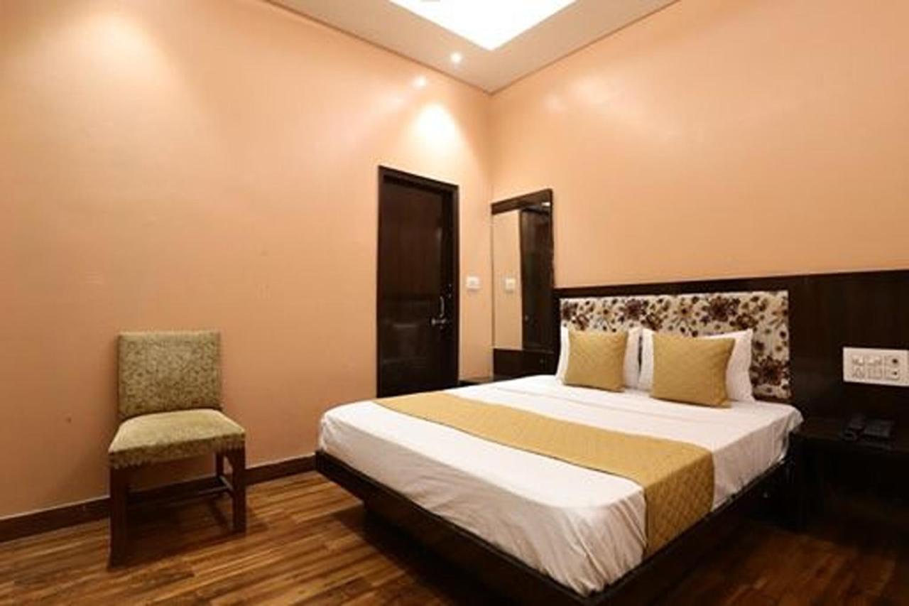 ניו דלהי Amrit Hotel מראה חיצוני תמונה